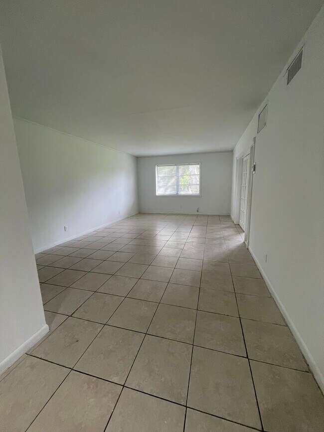 Foto del edificio - 124 NE 19th Ct