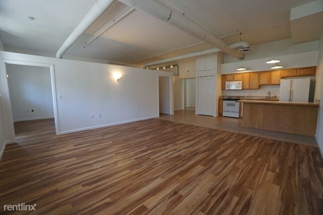 Building Photo - 2 br, 1 bath Apartment - 5025 Lowell Blvd
