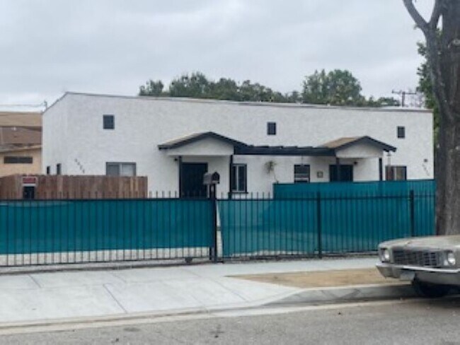 Building Photo - 6826 Perry Rd