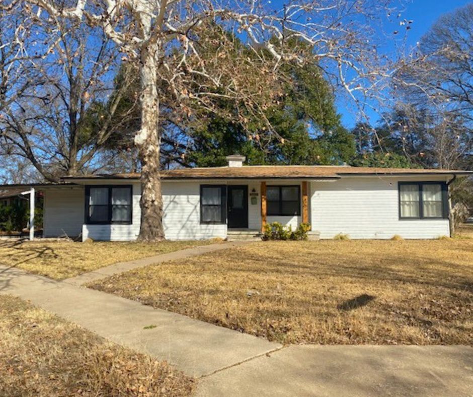 Primary Photo - 3601 E Brookview Dr