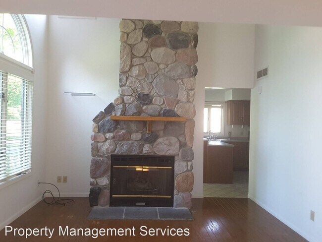 Building Photo - 3 br, 3 bath House - 921 Larimer Drive