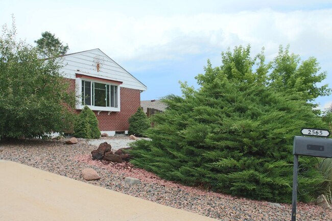 Foto del edificio - 2565 Willow Ln