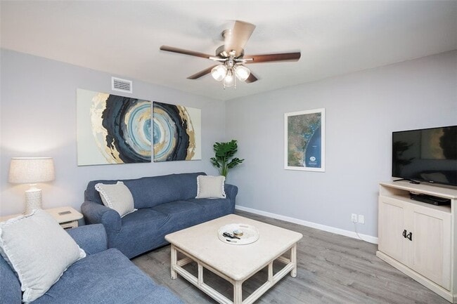 Foto del edificio - 14921 Windward Dr