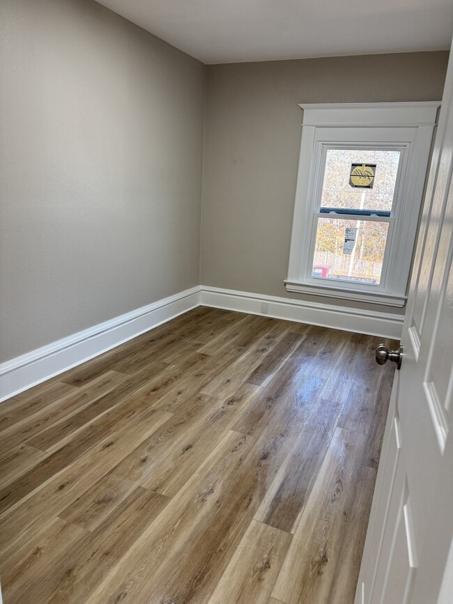 Building Photo - 724 Napoleon St