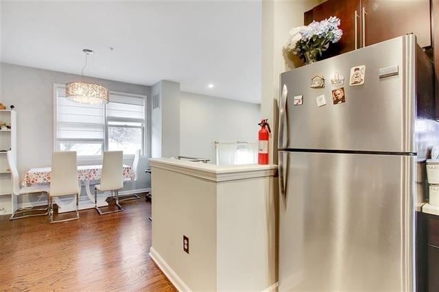 Foto del edificio - 279 Roslyn Ct
