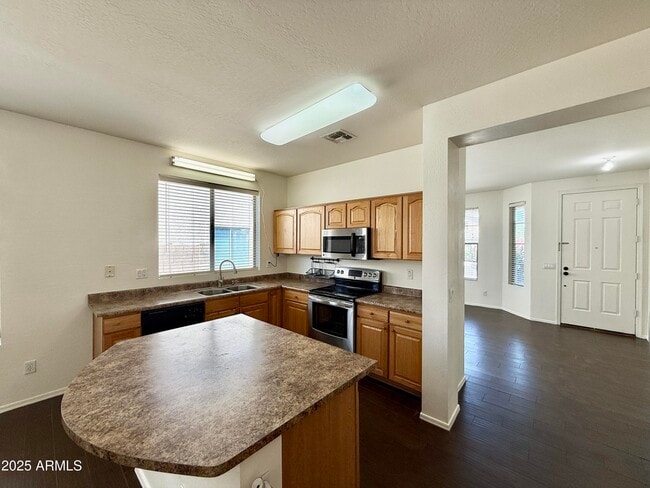 Foto del edificio - 3229 W Pleasant Ln