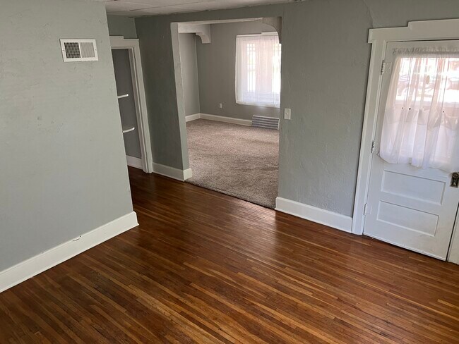 Dining room - 611 W 10th St