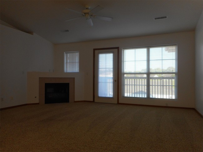 Building Photo - 6615 Creekside Dr NE