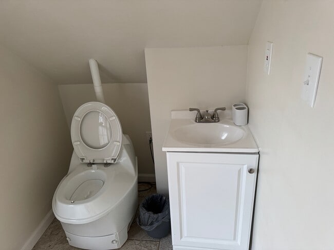 Foto del edificio - 2470 Crow Valley Rd NW