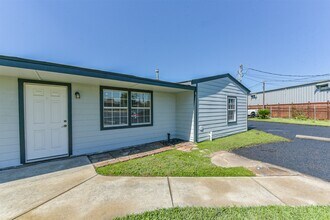 Building Photo - 1266 Dove St