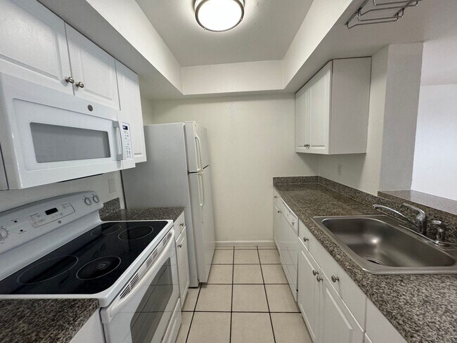 Building Photo - Lovely 2 Bedroom, 1.5 Bathroom Home in Orlando! Minutes from Top Attractions!! (Water Included!)
