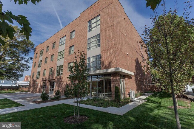 Foto del edificio - 905 N Jackson St