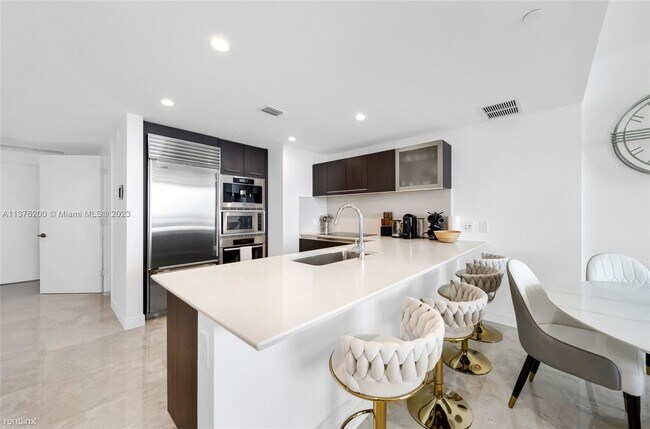 Foto del edificio - 1 br, 2 bath Condo - 17001 Collins Ave Apt...