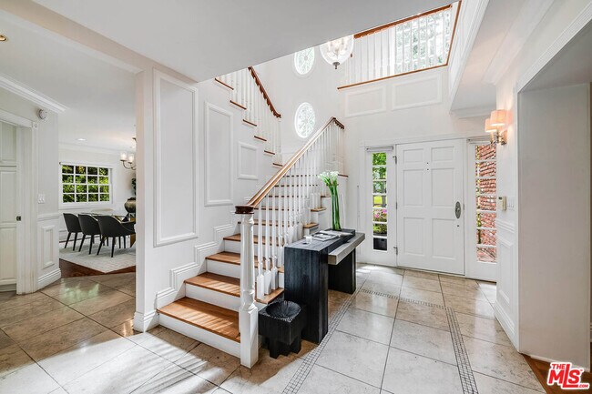 Foto del edificio - 547 Loring Ave