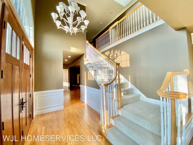 Building Photo - 5 br, 4.5 bath House - 17094 SE 65th Place