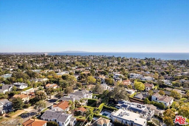 Building Photo - 2 br, 3 bath Condo - 16040 W Sunset Blvd U...
