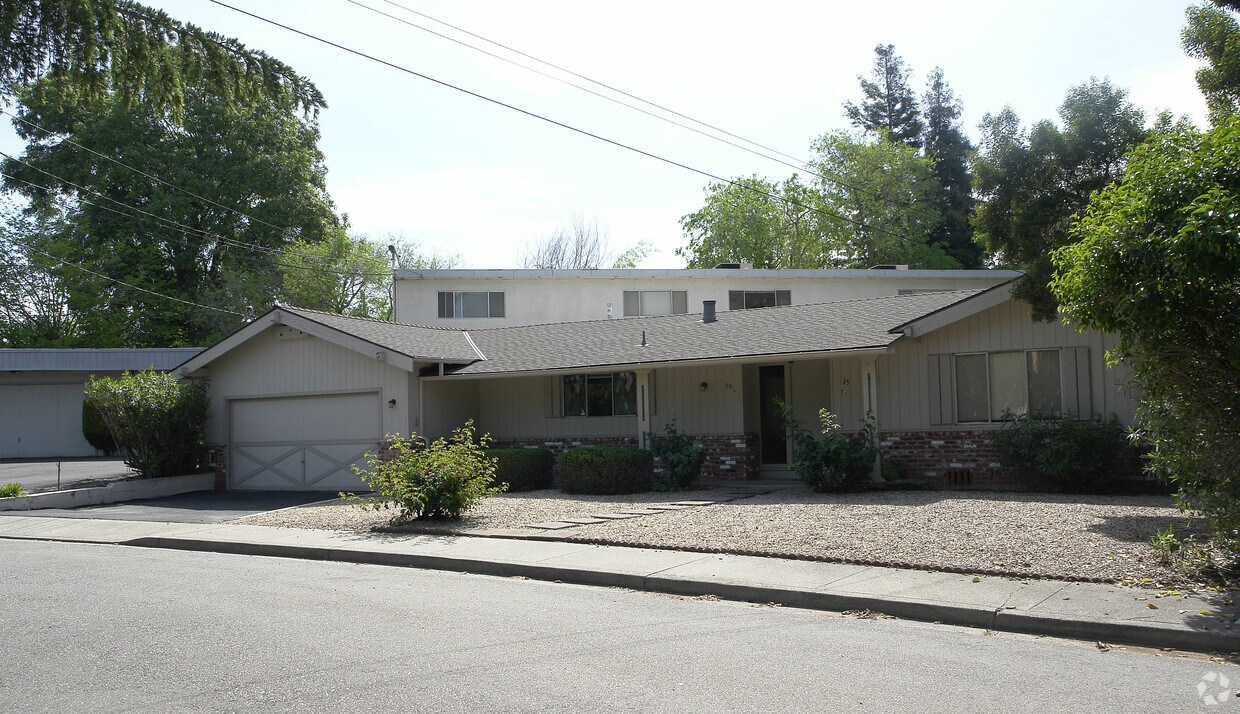 Building Photo - 15 A-G Baldwin Ct