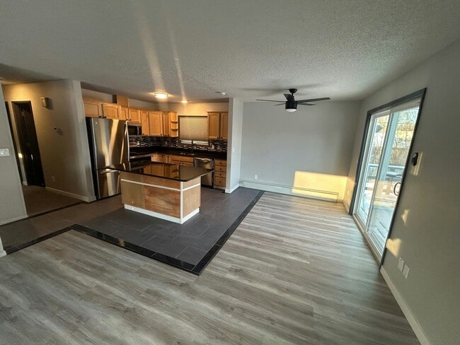 Building Photo - 2011 Salem Ct