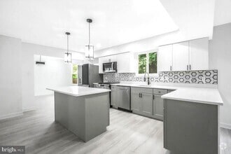 Building Photo - 6304 Juanita Ct