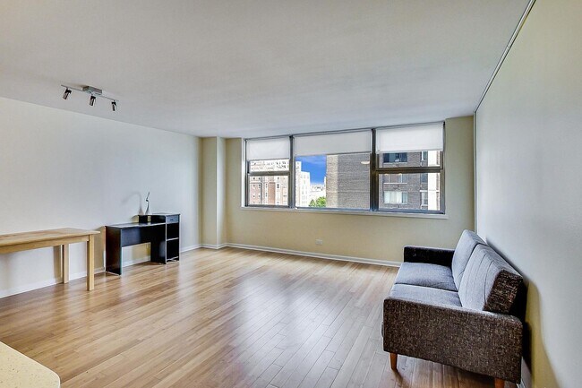 Foto del edificio - 6301 N Sheridan Rd