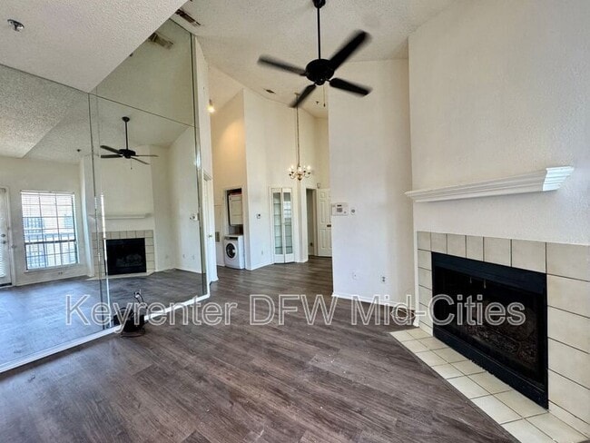 Foto del edificio - 4800 W Lovers Ln