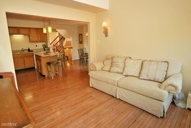 Building Photo - 3 br, 2.5 bath Condo - 302 Amy Ct