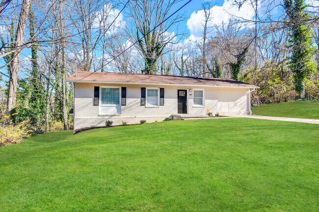 Building Photo - 2190 Westover Dr