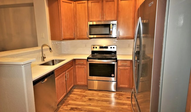 Foto del edificio - Inviting Open-Concept Townhome!