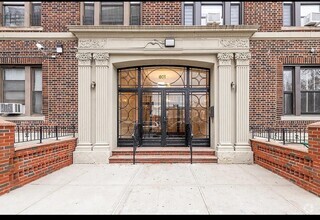 Building Photo - 601 Crown St