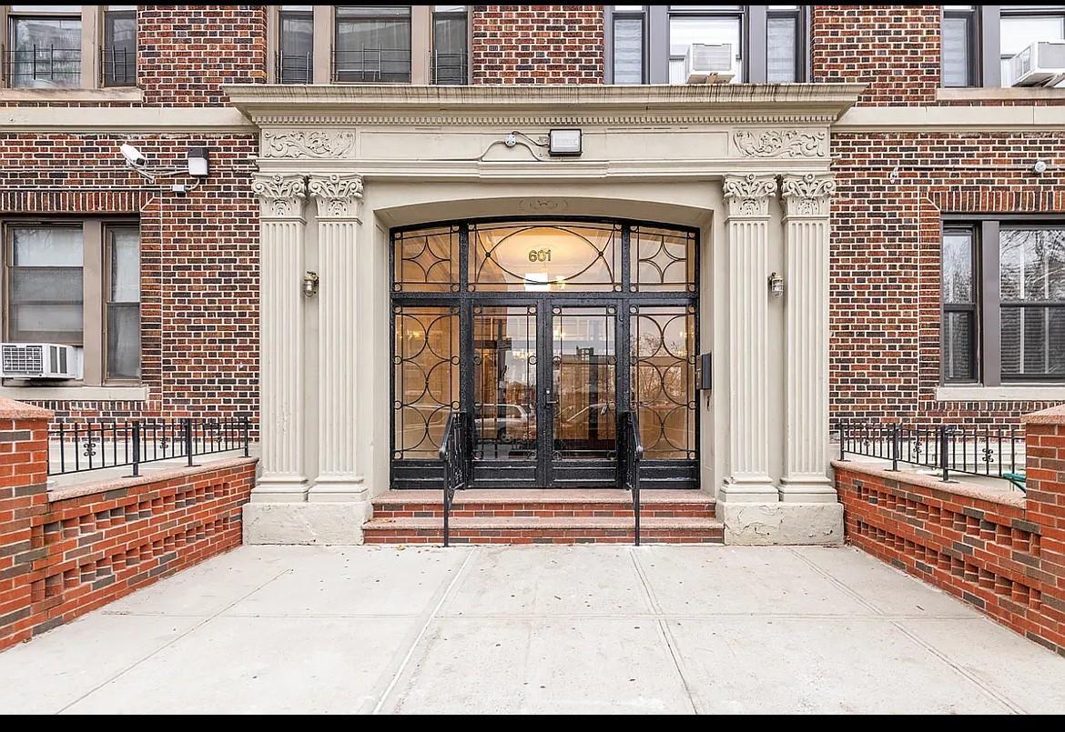 Foto principal - 601 Crown St