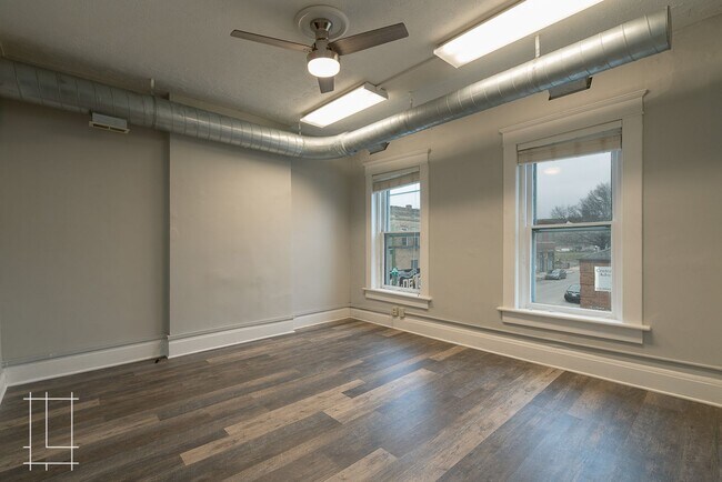 Building Photo - 901 - 903 Oak St.