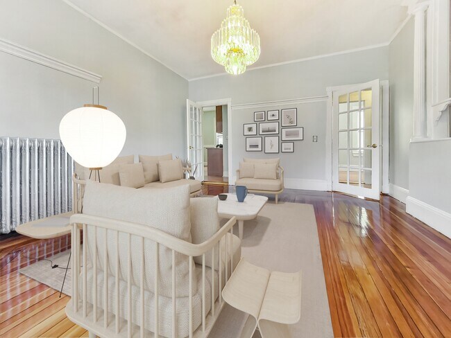 Building Photo - 110 Howland St