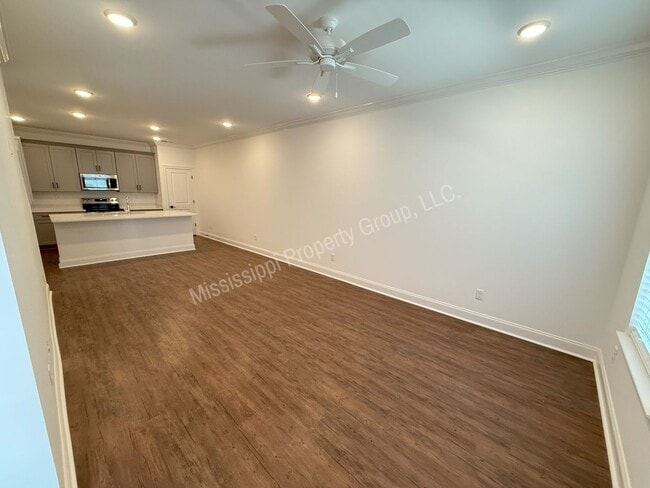 Building Photo - 3BR/3.5BA South Grove For Rent