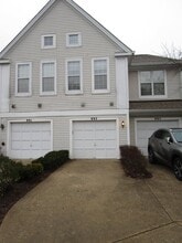 Building Photo - 997 Hillside Lake Terrace