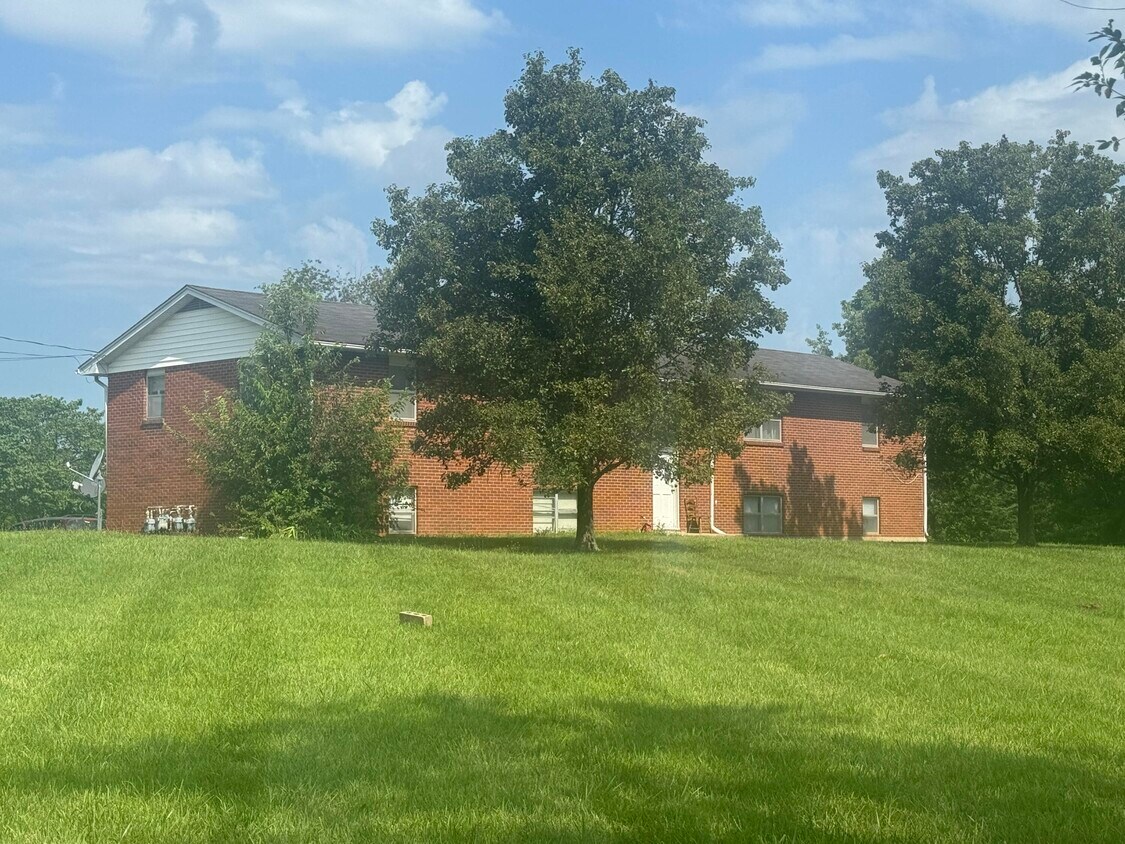 Primary Photo - 5001 N Creasy Springs Rd