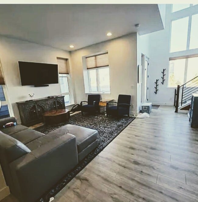 Building Photo - 6051 N Malta St