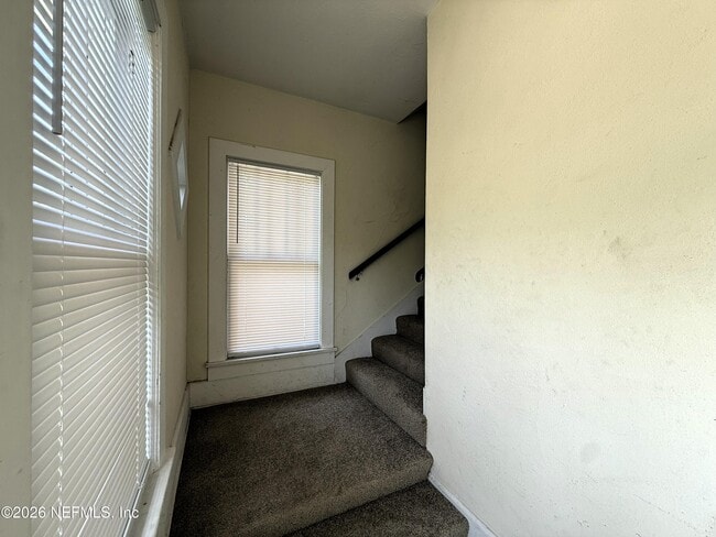 Building Photo - 1329 Cherry St