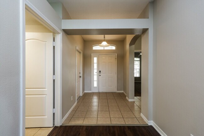 Foto del edificio - 6748 Monarch Park Dr
