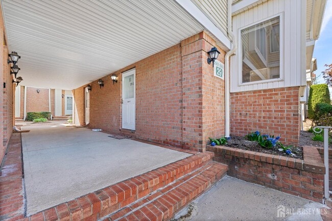 Building Photo - 2908 Madaline Dr
