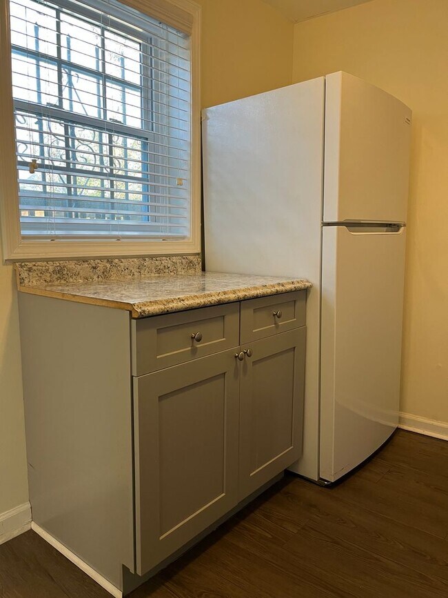 Foto del edificio - Spacious 3/2 Duplex Unit w/ Bonus Room Min...