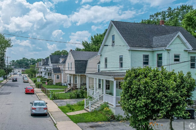 Multi-family homes in Framingham accommodates a denser population.