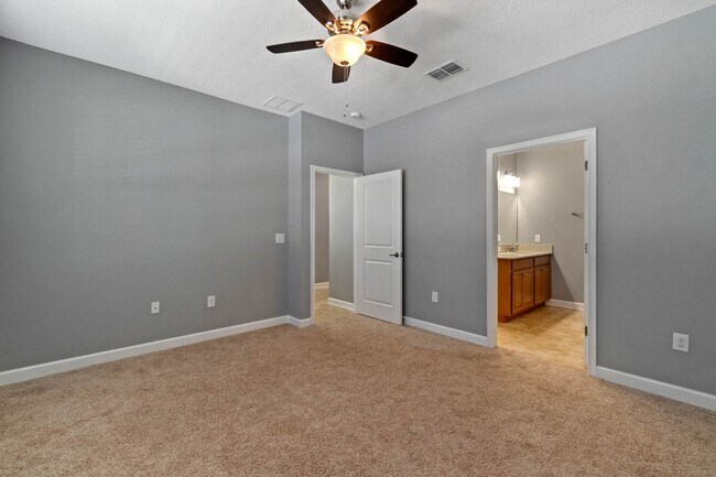 Building Photo - Beautiful 4/3.5/2 Home in Winter Gardens O...