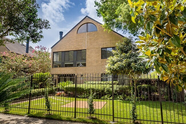 Foto del edificio - 2349 Albans Rd