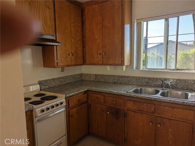 Foto del edificio - 1555 Artesia Blvd