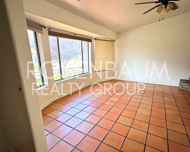 Building Photo - Beautiful 4-bedrooms, 2-baths home in Pres...