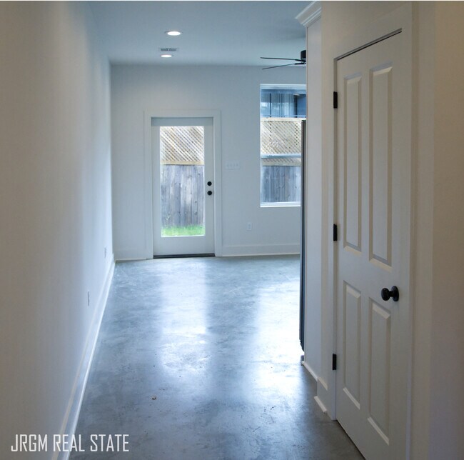 Building Photo - 513 Highland Park Ln