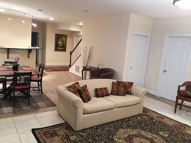 Foto del edificio - 445 Knoll St NW