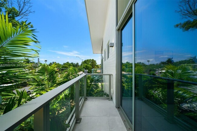 Foto del edificio - West 47th Street, Miami Beach, FL 33140 - 5 BR 5 BA single-family home