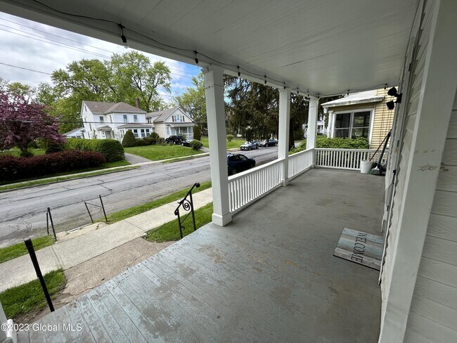 Building Photo - 454 Ontario St