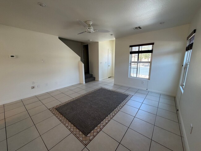 Building Photo - 4 Bedroom 2 Story Home